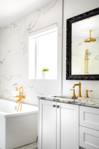 A modern, high-end bathroom with marble countertops and a large soaking tub by https://unsplash.com/photos/white-ceramic-bathtub-with-faucet-rkVTdpQ1zSg